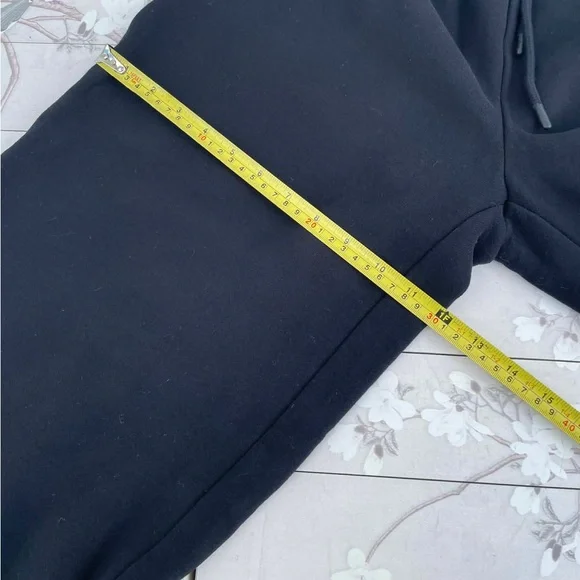 Aritzia Women's Black Sweatpants - Picture 8 of 9